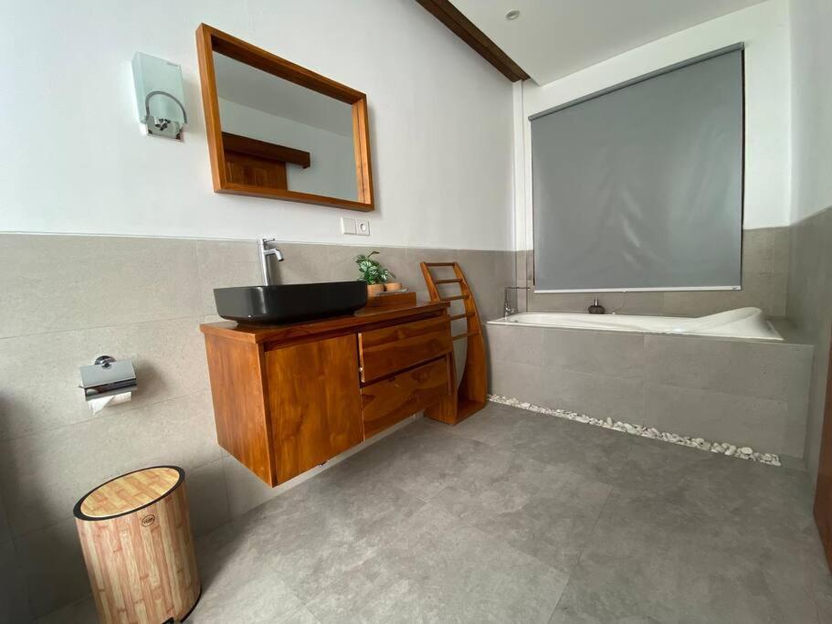 Nau Nusa Villa Batununggul Ngoại thất bức ảnh